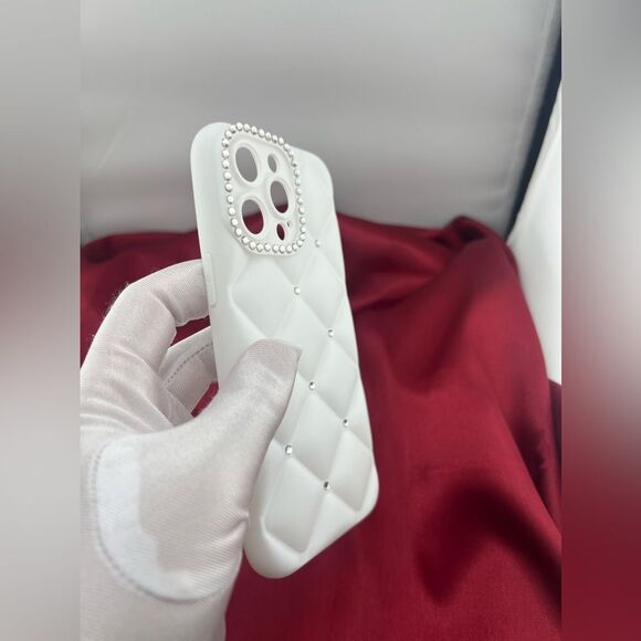Elegant White Quilted iPhone 16 Pro Max Case - Picture 6 of 7